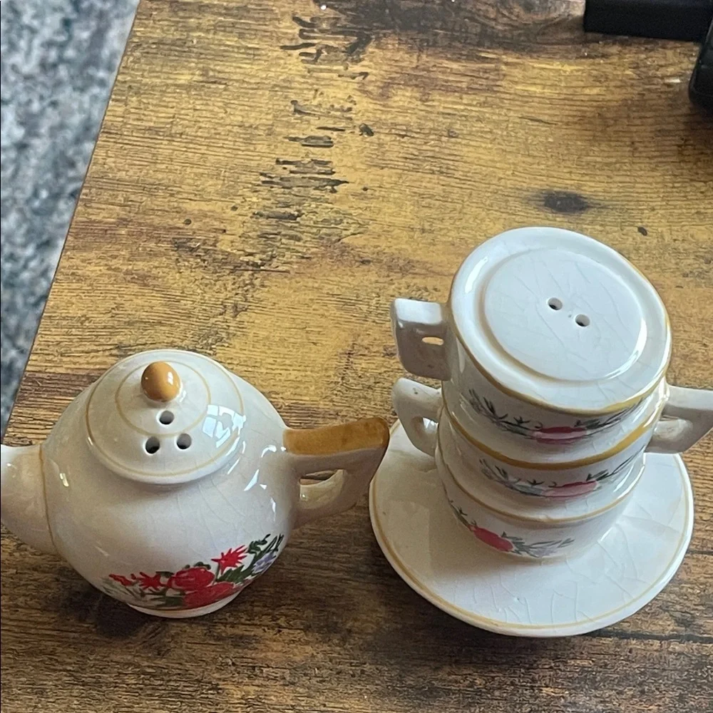 vintage  Floral Ceramic  Tea Set salt n pepper  Red Rose Motif